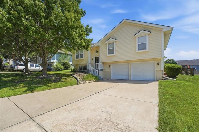 505 Blue Grass Drive, Raymore, MO 64083
