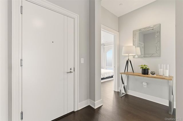 10 Shore Road 300, Glenwood Landing, NY 11547