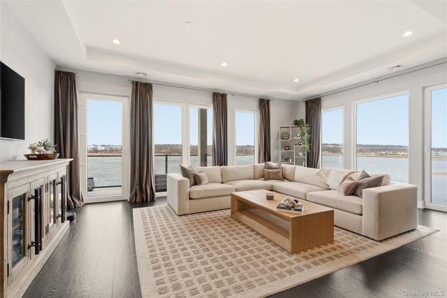 10 Shore Road 300, Glenwood Landing, NY 11547