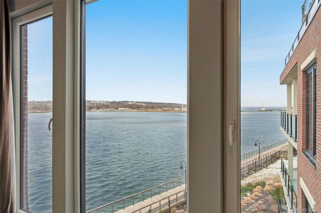 10 Shore Road 300, Glenwood Landing, NY 11547