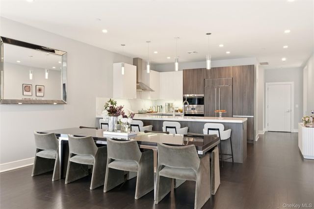 10 Shore Road 300, Glenwood Landing, NY 11547