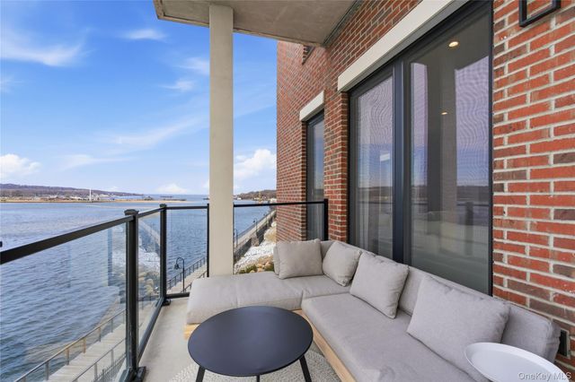 10 Shore Road 300, Glenwood Landing, NY 11547