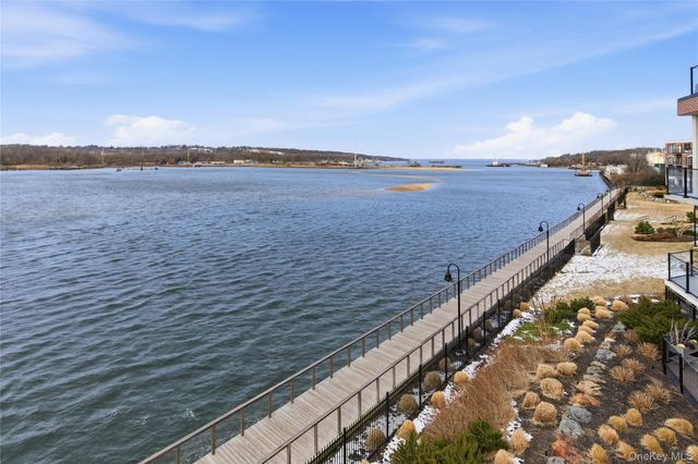 10 Shore Road 300, Glenwood Landing, NY 11547