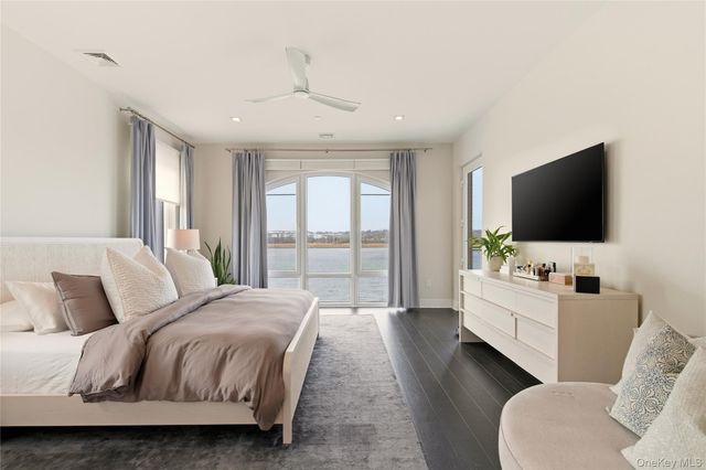 10 Shore Road 300, Glenwood Landing, NY 11547