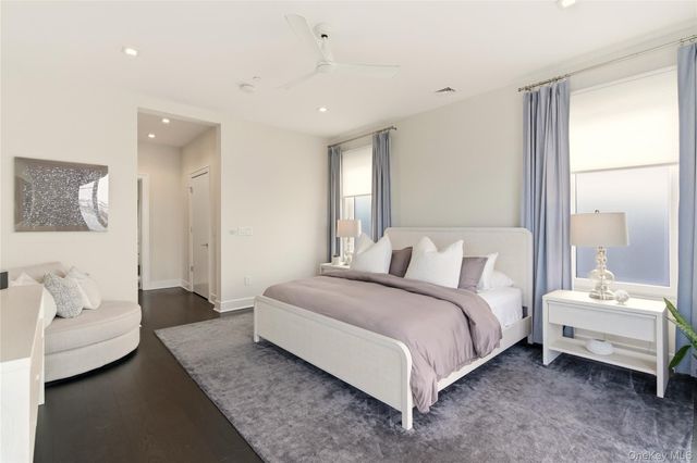 10 Shore Road 300, Glenwood Landing, NY 11547