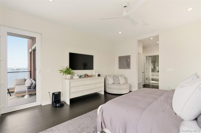 10 Shore Road 300, Glenwood Landing, NY 11547