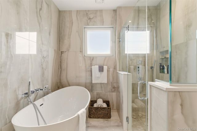 10 Shore Road 300, Glenwood Landing, NY 11547