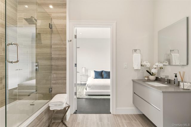 10 Shore Road 300, Glenwood Landing, NY 11547