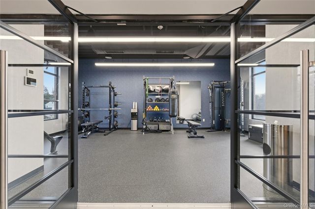 10 Shore Road 300, Glenwood Landing, NY 11547