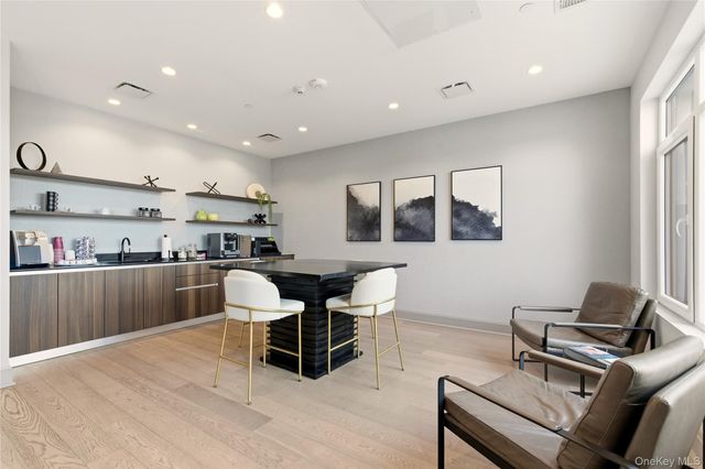 10 Shore Road 300, Glenwood Landing, NY 11547