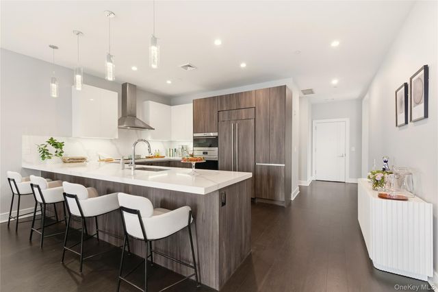 10 Shore Road 300, Glenwood Landing, NY 11547