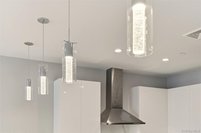 10 Shore Road 300, Glenwood Landing, NY 11547