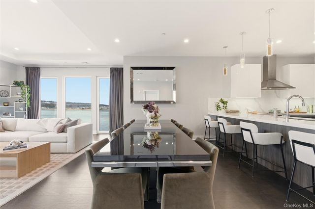 10 Shore Road 300, Glenwood Landing, NY 11547