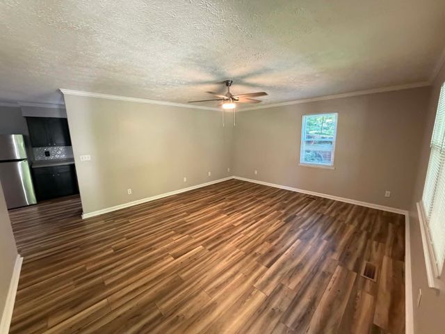 716 Mountain View Dr, Morrison, TN 37357