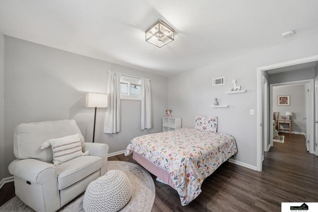 5110 J Street, Lincoln, NE 68510