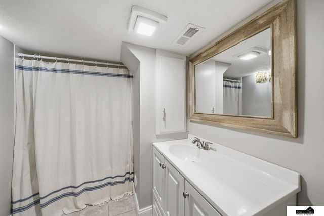 5110 J Street, Lincoln, NE 68510