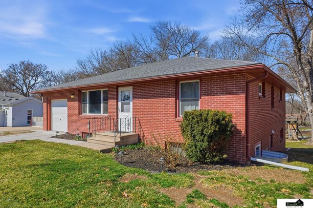 5110 J Street, Lincoln, NE 68510