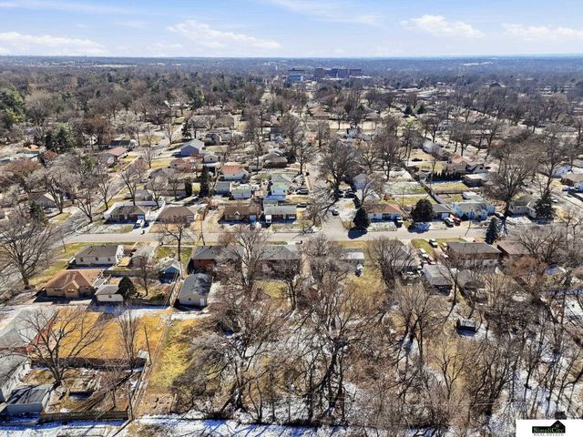 5110 J Street, Lincoln, NE 68510