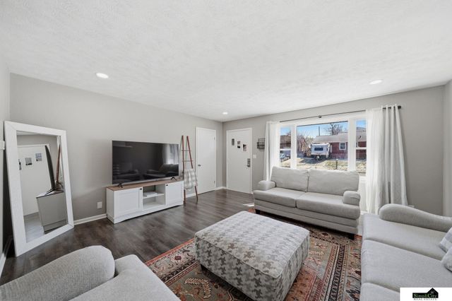 5110 J Street, Lincoln, NE 68510