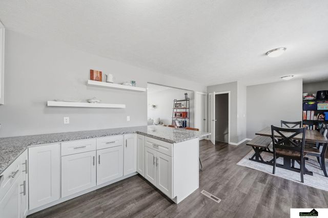 5110 J Street, Lincoln, NE 68510