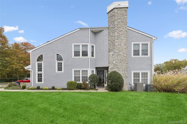 98 Lakebridge Drive N, Kings Park, NY 11754