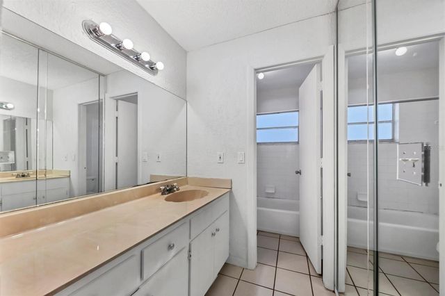 5503 FOUNTAIN LAKE CIRCLE A204, Bradenton, FL 34207