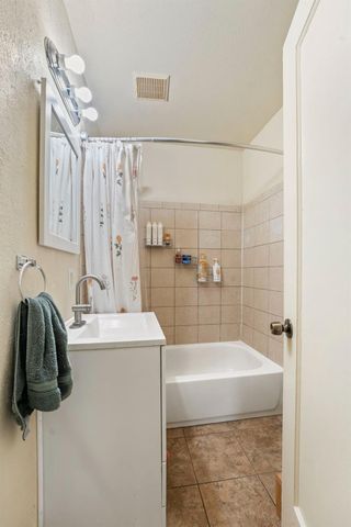 1038 Macarlen Way, Sacramento, CA 95815