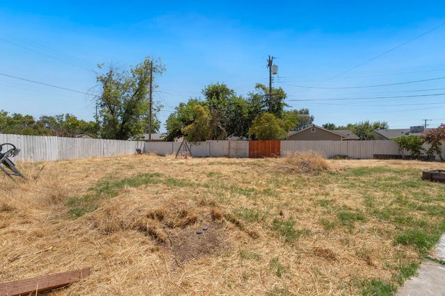 1038 Macarlen Way, Sacramento, CA 95815