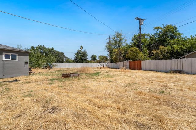 1038 Macarlen Way, Sacramento, CA 95815