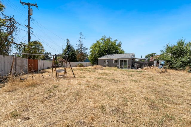 1038 Macarlen Way, Sacramento, CA 95815