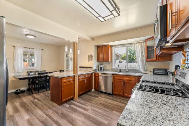1038 Macarlen Way, Sacramento, CA 95815