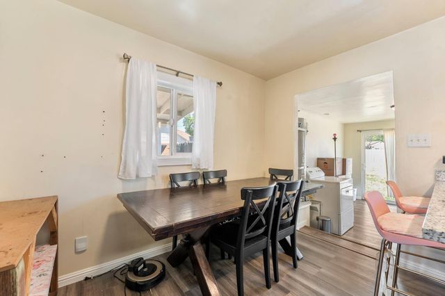1038 Macarlen Way, Sacramento, CA 95815