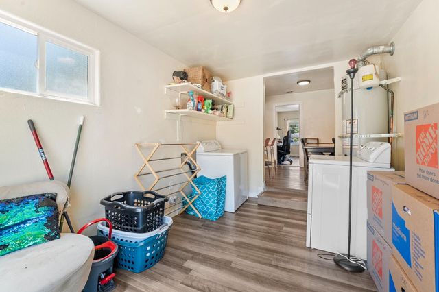 1038 Macarlen Way, Sacramento, CA 95815