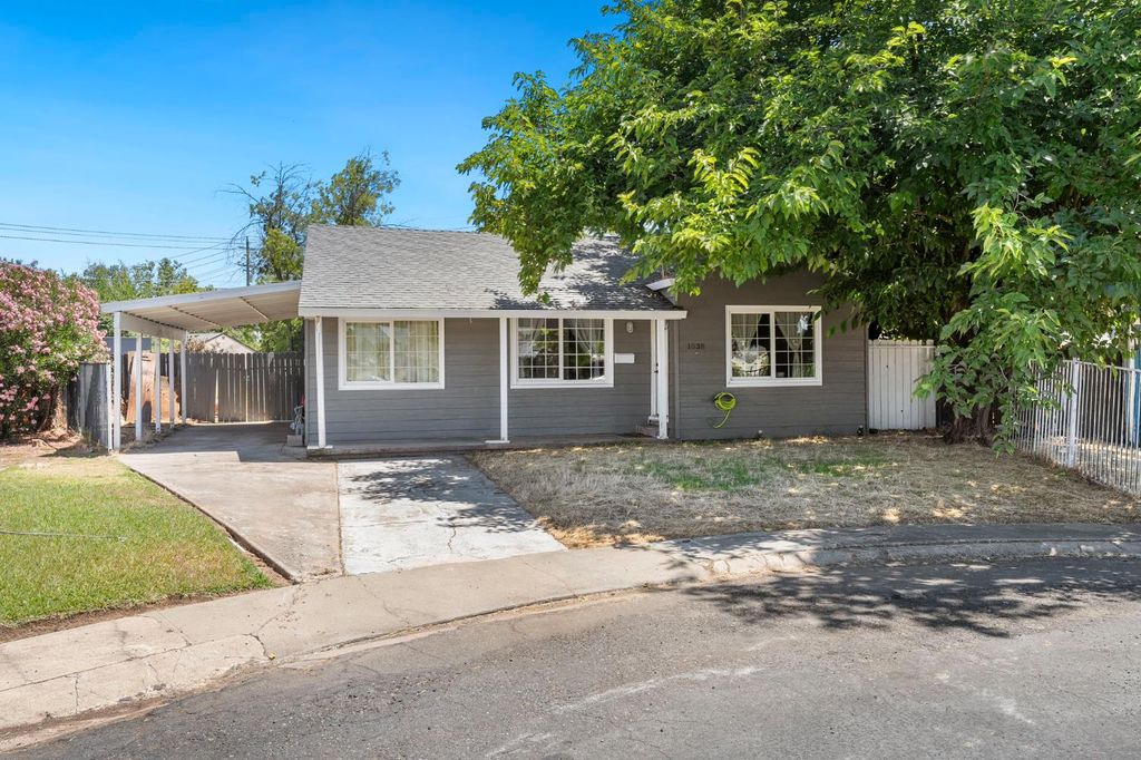 1038 Macarlen Way, Sacramento, CA 95815