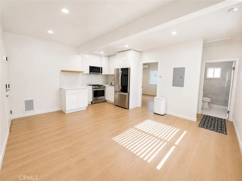18924 Vose Street, Reseda, CA 91335