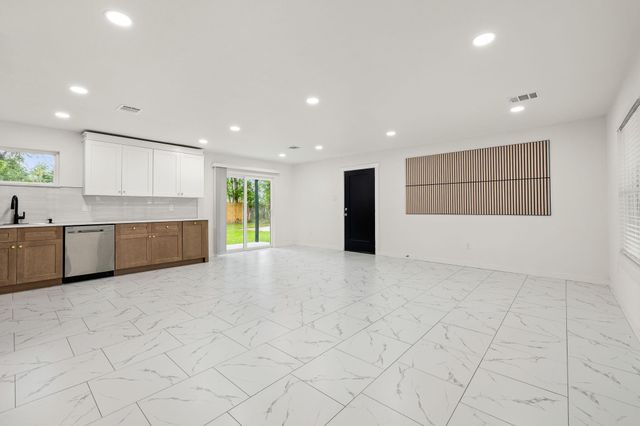 7990 Sparta Street, Houston, TX 77028