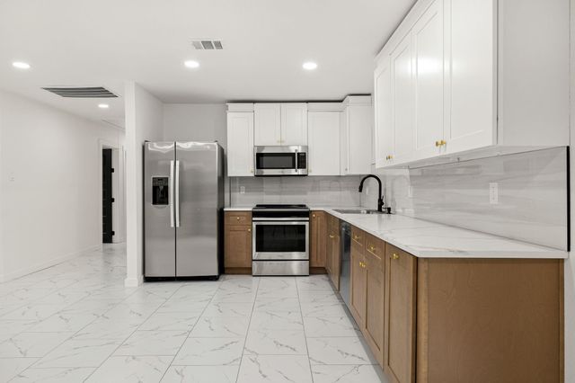 7990 Sparta Street, Houston, TX 77028