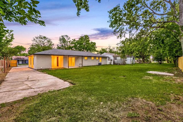 7990 Sparta Street, Houston, TX 77028