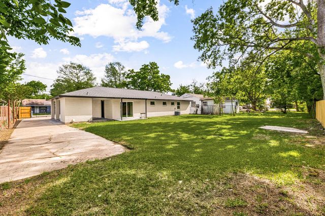 7990 Sparta Street, Houston, TX 77028