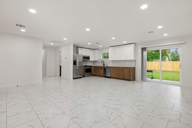 7990 Sparta Street, Houston, TX 77028