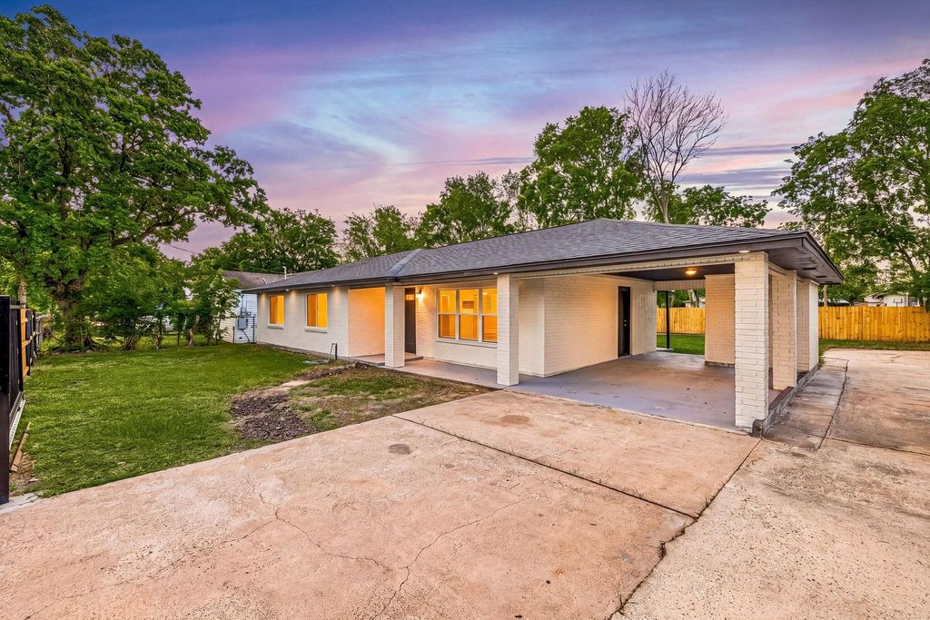 7990 Sparta Street, Houston, TX 77028