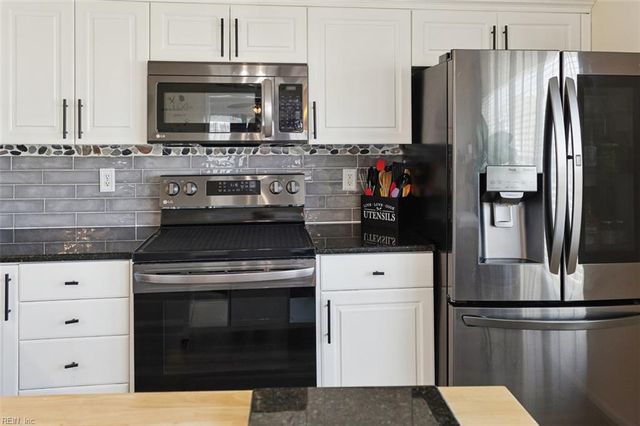 1307 Cheriton LN, Suffolk, VA 23434