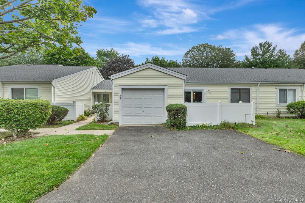 403 Cabot Court E, Saint James, NY 11780 — exterior