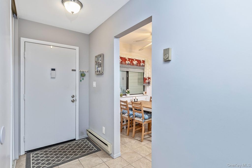 403 Cabot Court E, Saint James, NY 11780 — photo 4