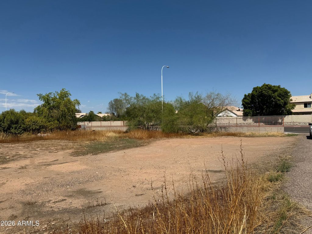 1605 E CHANDLER Boulevard 26, Chandler, AZ 85225 — photo 2