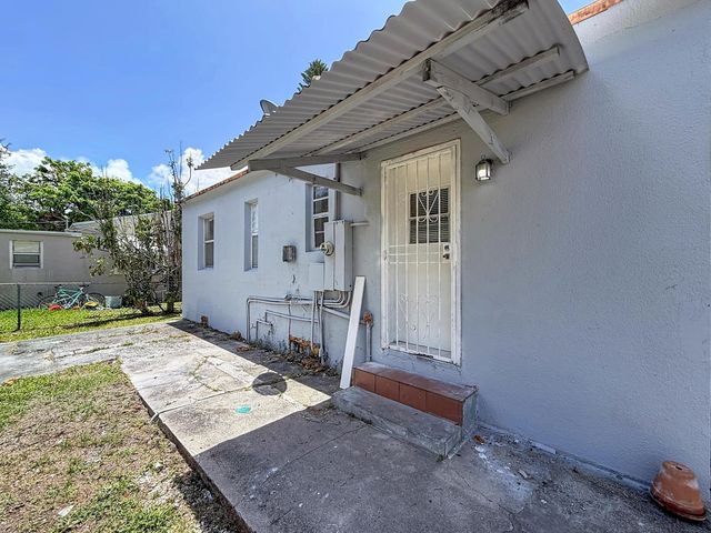 2037 Washington Street, Hollywood, FL 33020