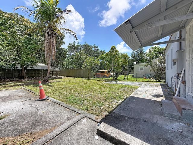 2037 Washington Street, Hollywood, FL 33020