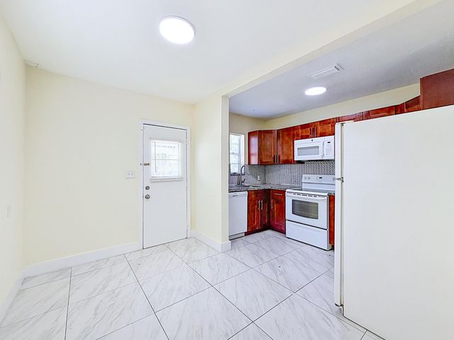 2037 Washington Street, Hollywood, FL 33020