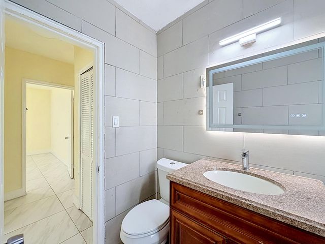 2037 Washington Street, Hollywood, FL 33020
