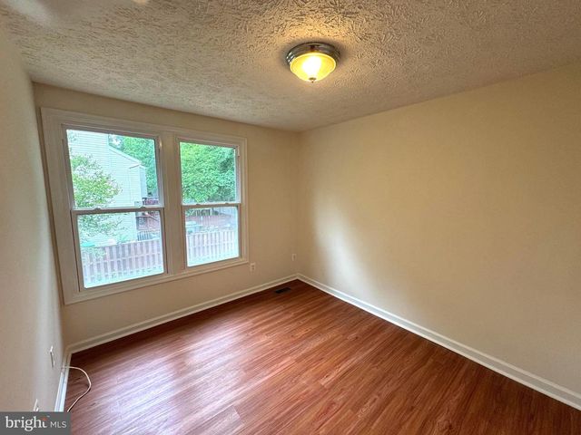 3654 WHARF LN, Triangle, VA 22172